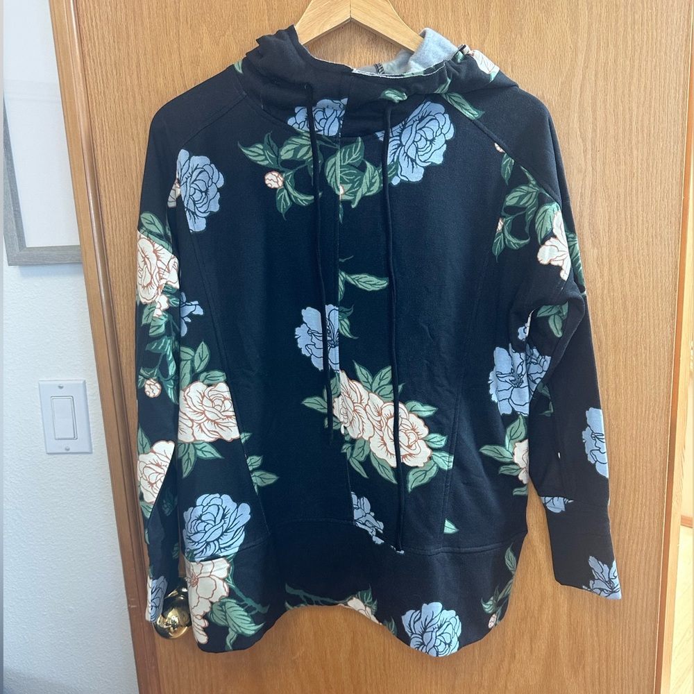 LulaRoe Regan floral pullover Size small